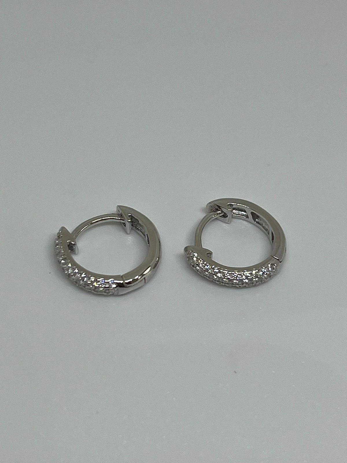 BRINCO ARGOLA ABAULADA MEIA CRAVAÇAO PRATA 925 817485