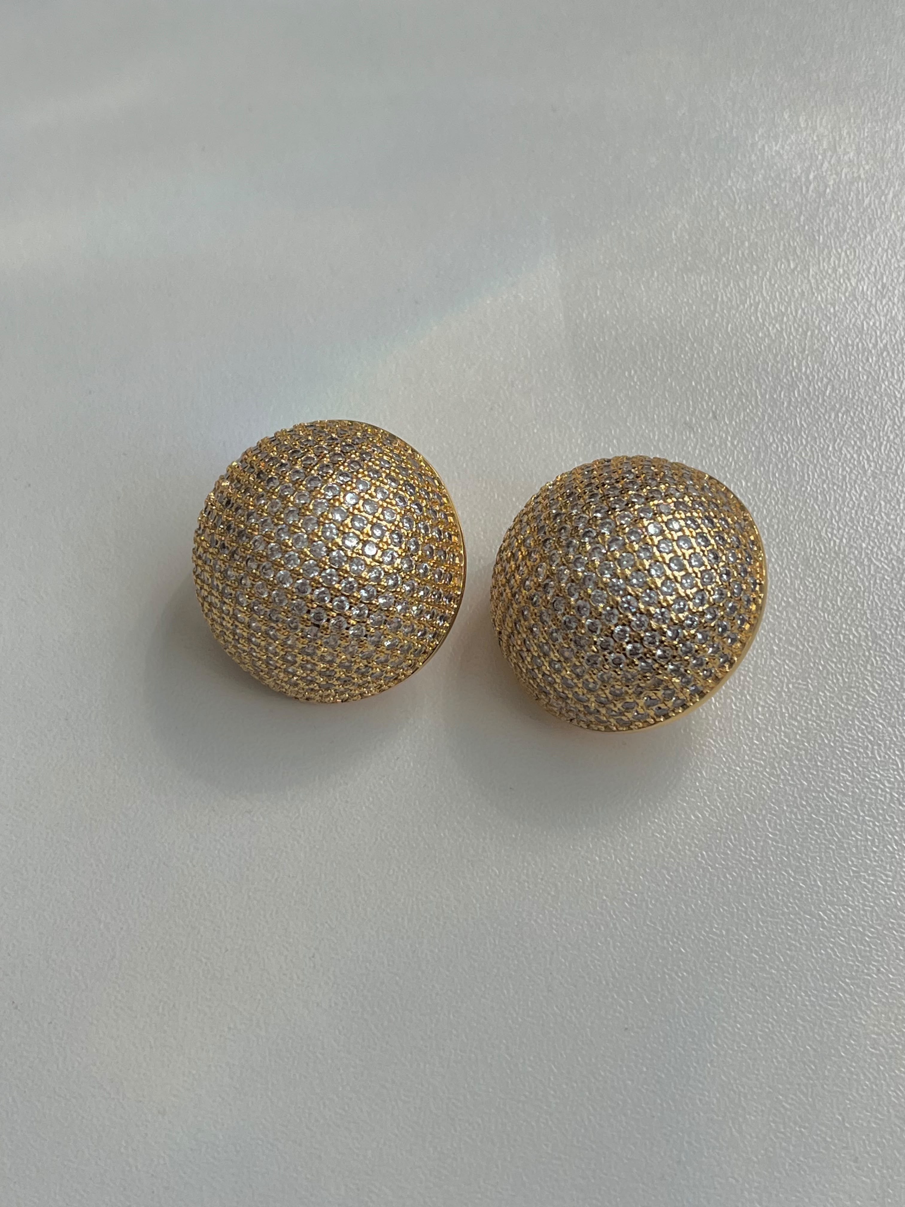 BRINCO BOLA GG CRAVEJADO BANHO OURO 18K