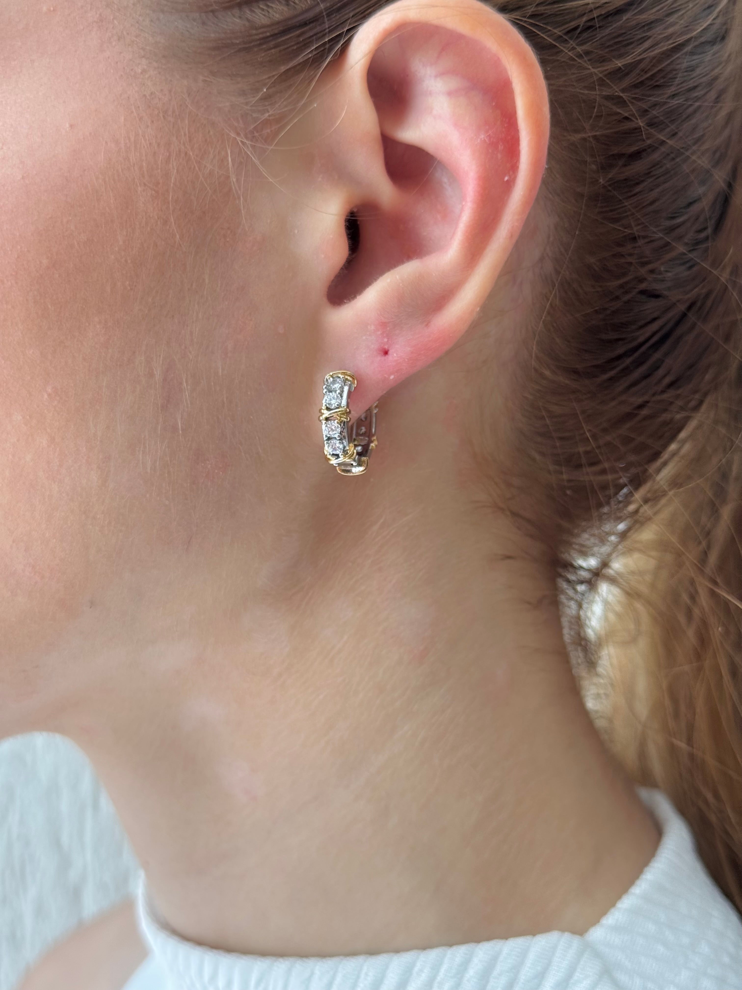 BRINCO ARGOLA CRISTAIS BICOLOR P