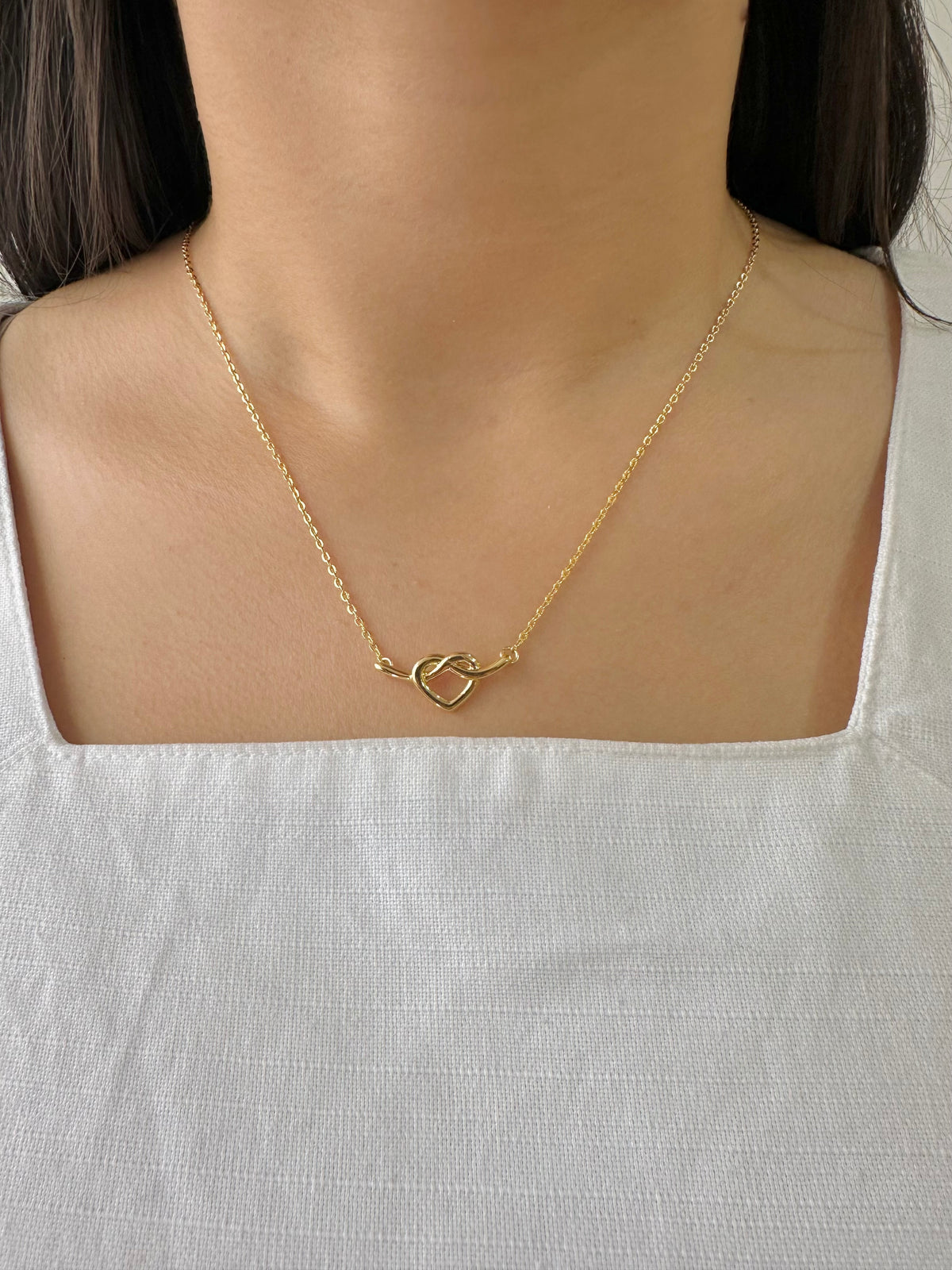 COLAR MONIQUE SABOIA BANHO OURO 18K