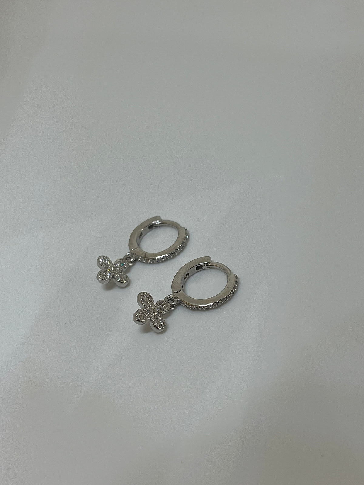 BRINCO ARGOLA COM TREVO CRAVEJADA ´PRATA 925 837654