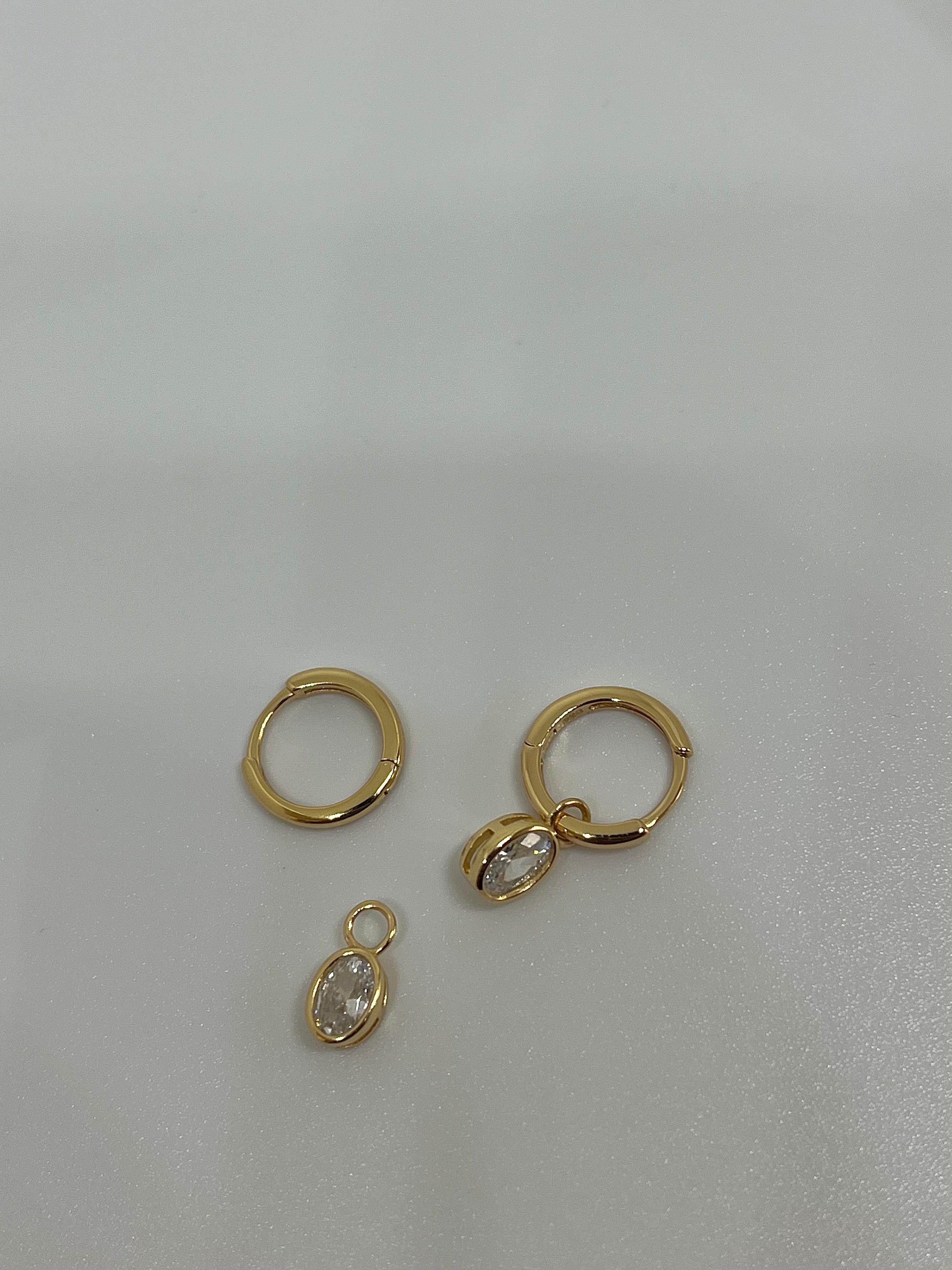 BRINCO ARGOLA LISA OVAL 3X4MM CRAVAÇAO INGLESA ´PRATA 925 COM BANHO OURO 18K 866646
