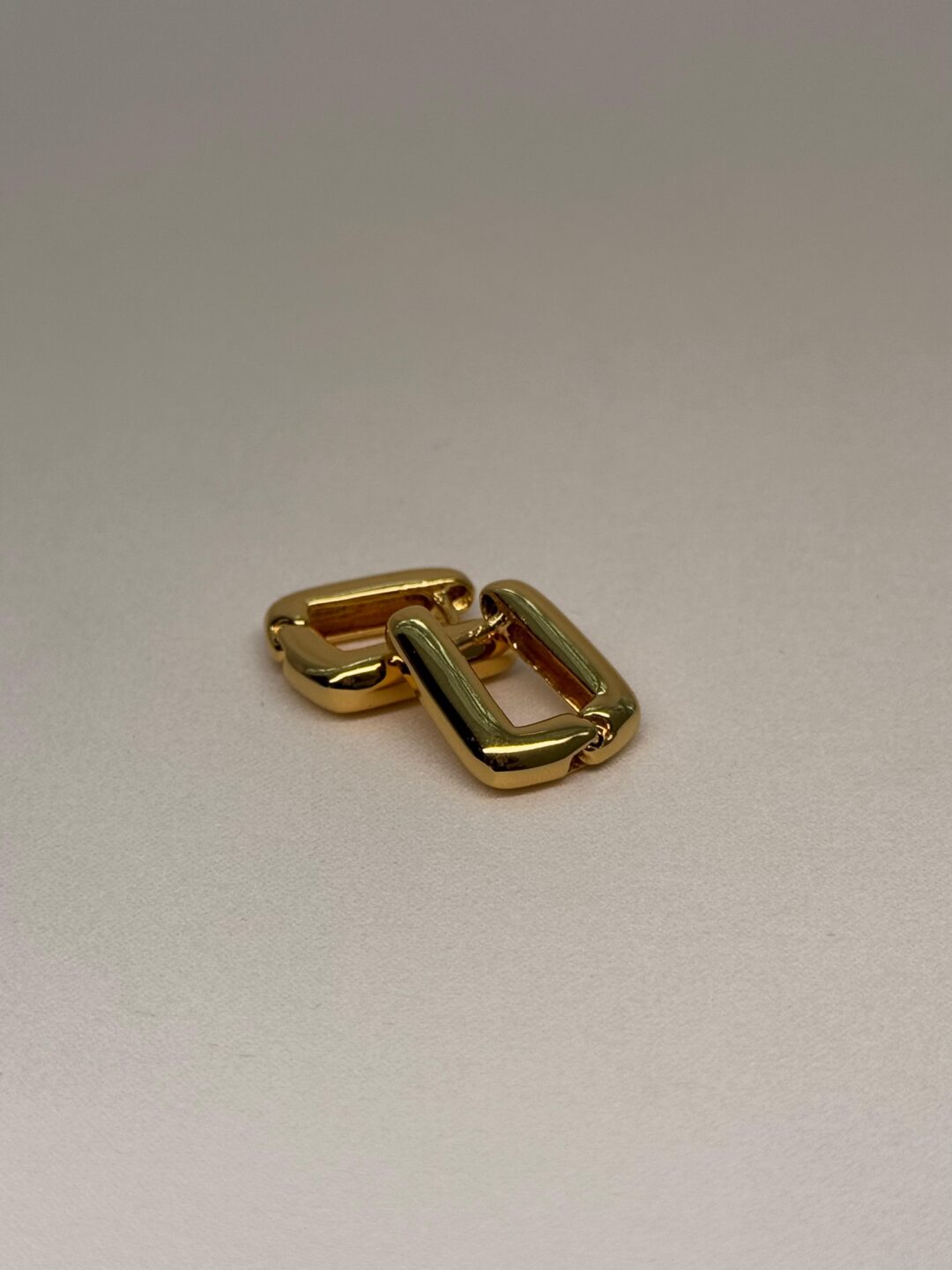 ARGOLA QUADRADA DOURADO P