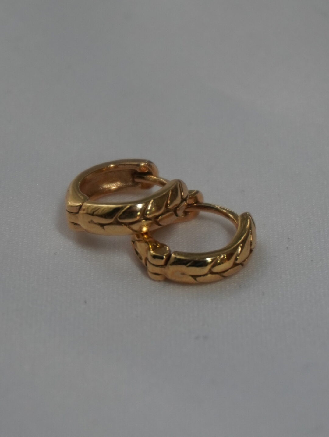 ARGOLA DESIGNER FOLHA BANHO OURO 18K