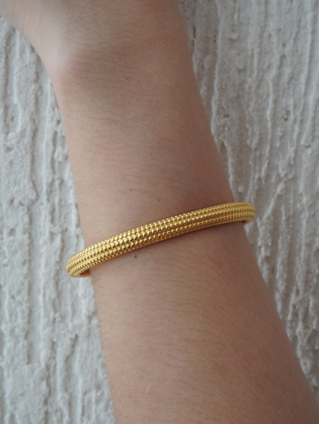 BRACELETE LISO COM ESFERAS BANHO OURO 18K - Imagem 2