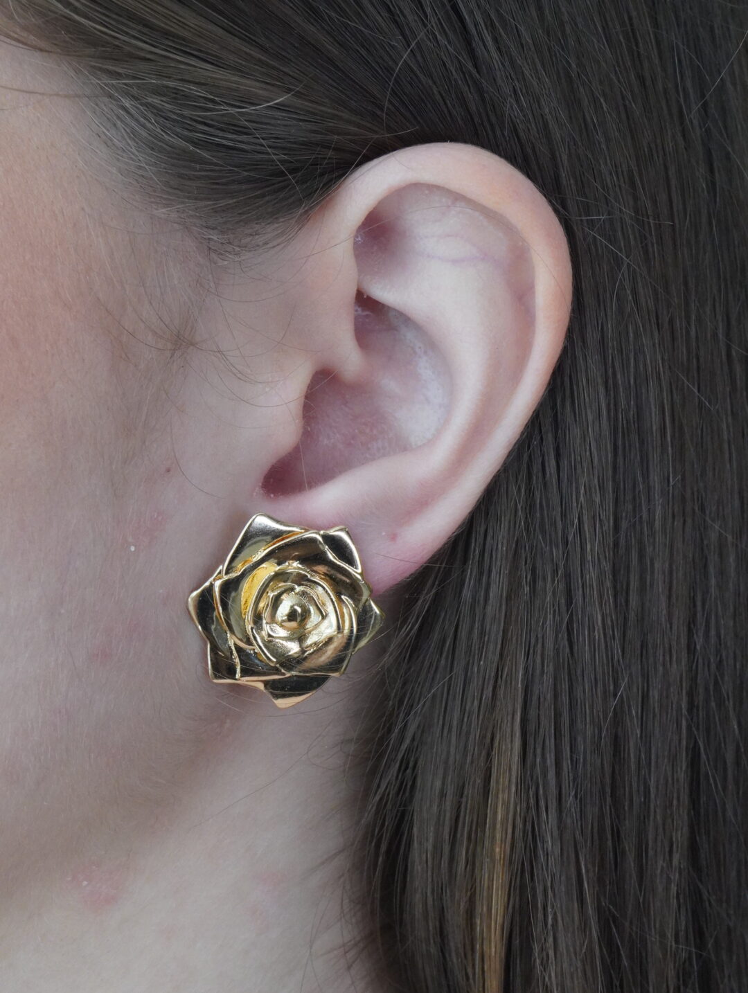 BRINCO ROSA HELENA BANHO OURO 18K
