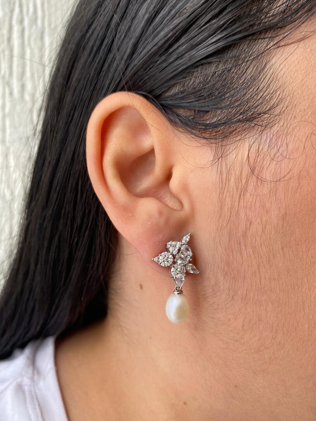 BRINCO CLUSTER COM ZIRCONIA E PEROLA NA PRATA 925  851294