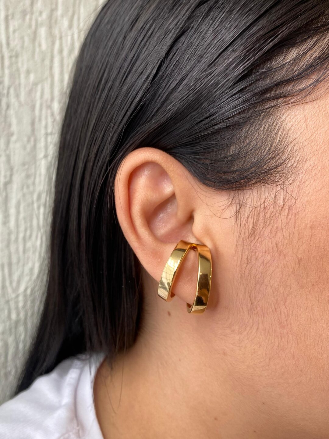 BRINCO FAKE LISO FABIANA BANHO OURO 18K - Imagem 2