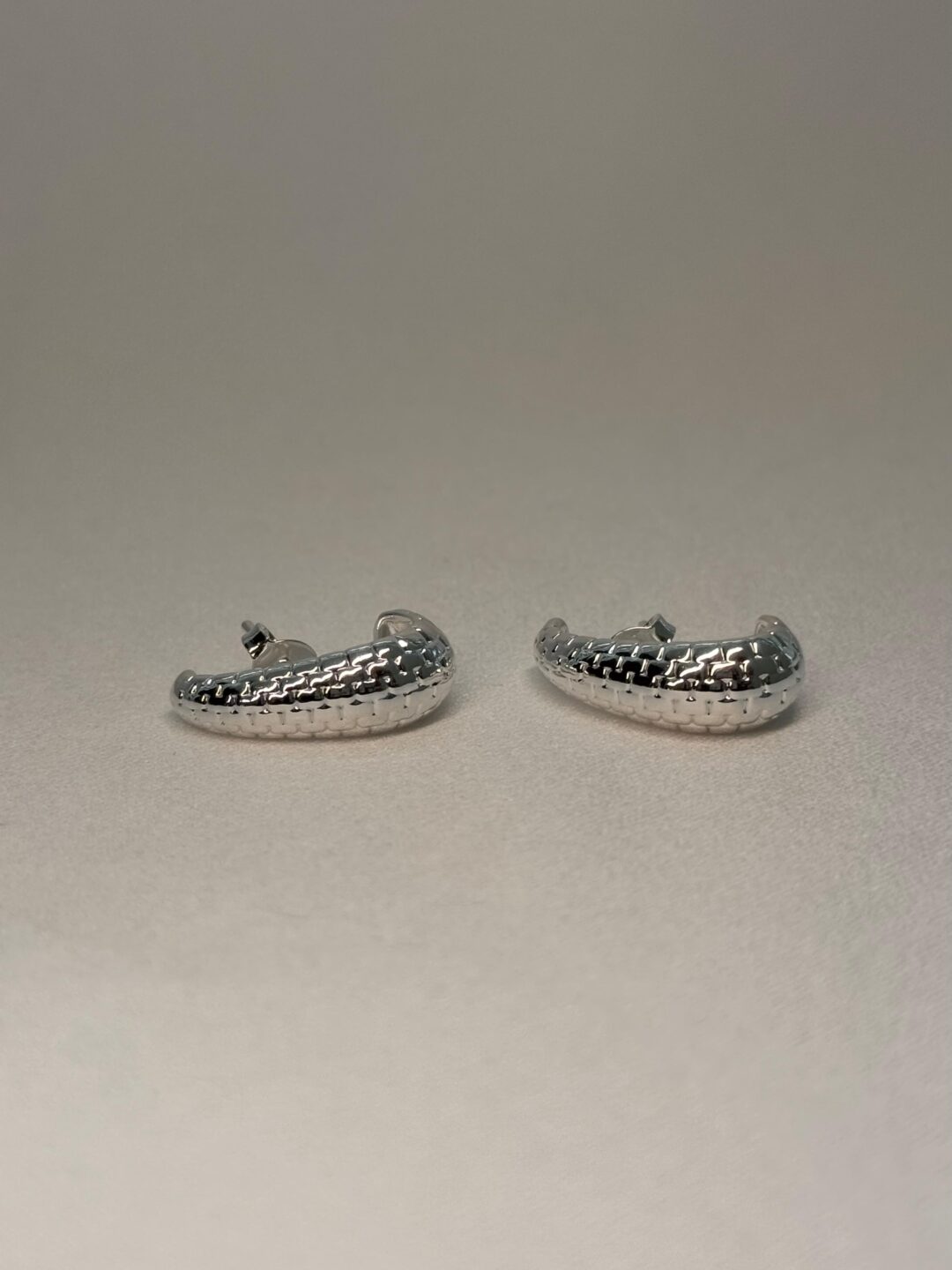 EARHOOK P PRATA ALTO RELEVO BANHO PRATA 1000