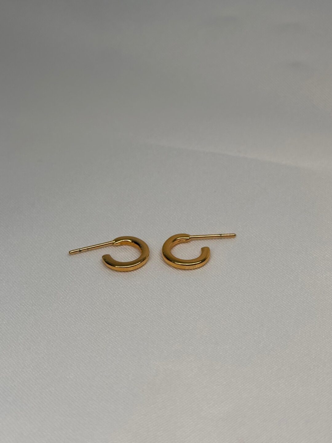 ARGOLA TUBO FINA PP BANHO OURO 18K - Imagem 2
