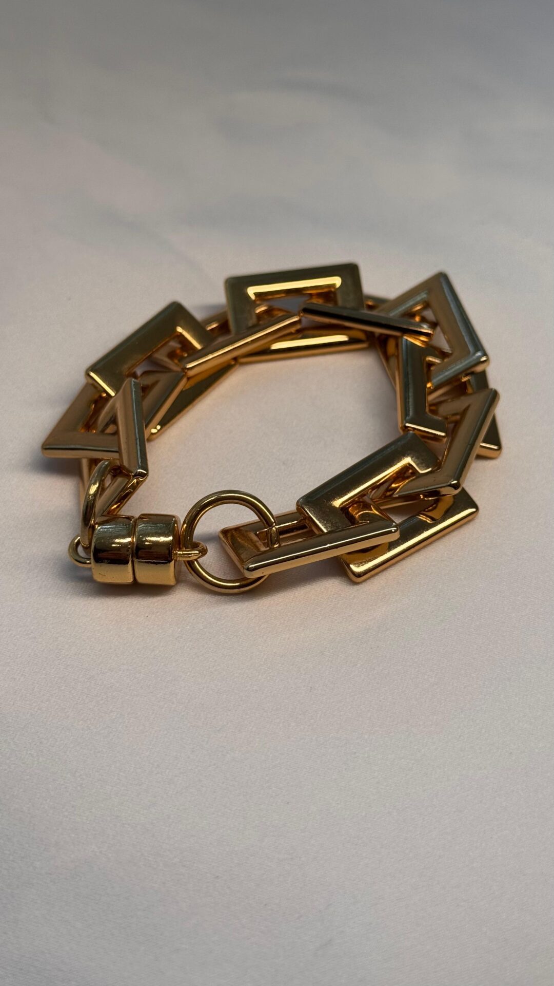 PULSEIRA  ELOS QUADRADO G BANHO OURO 18K