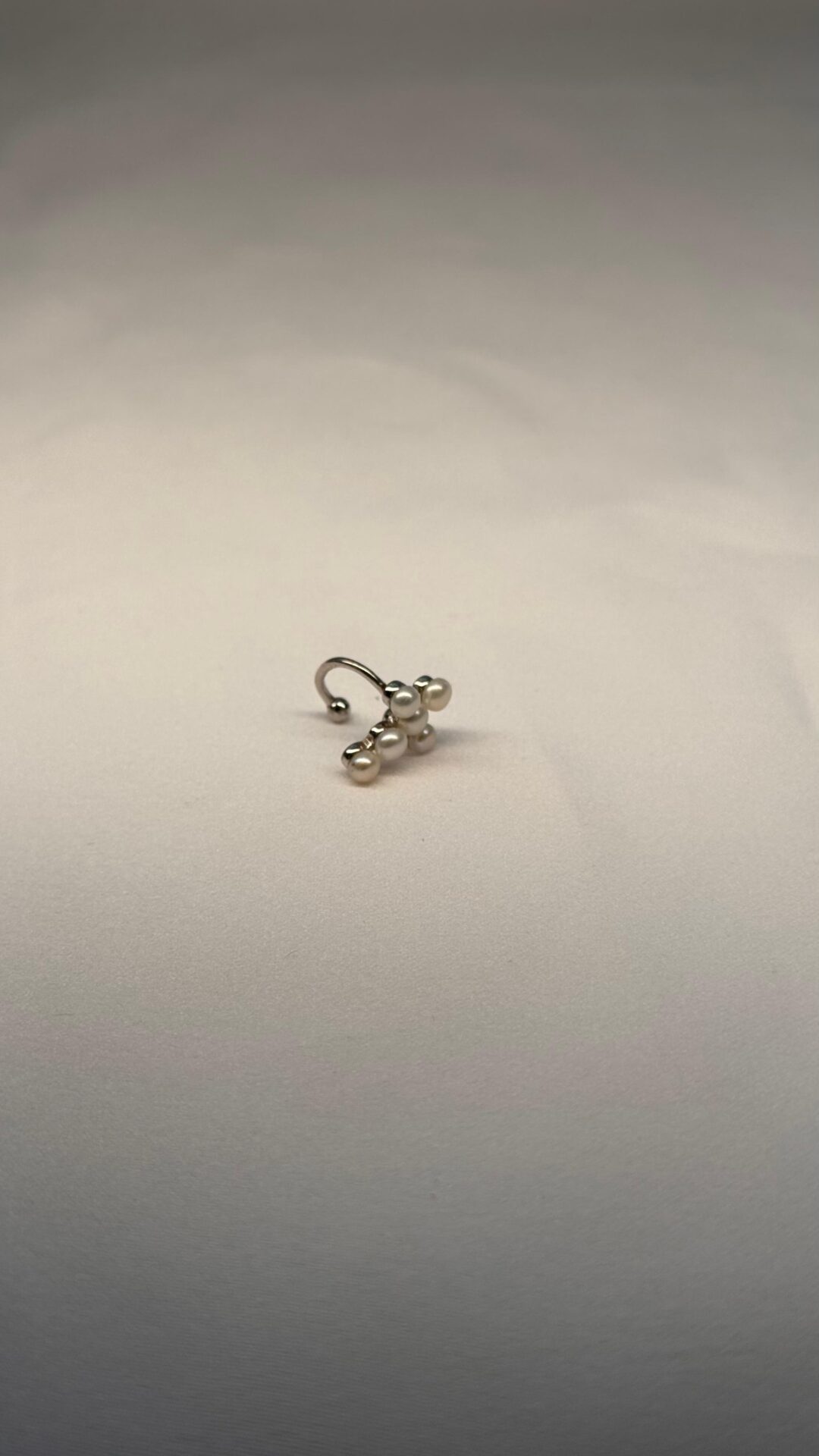 PIERCING CRUZ COM PEROLAS PRATA 925