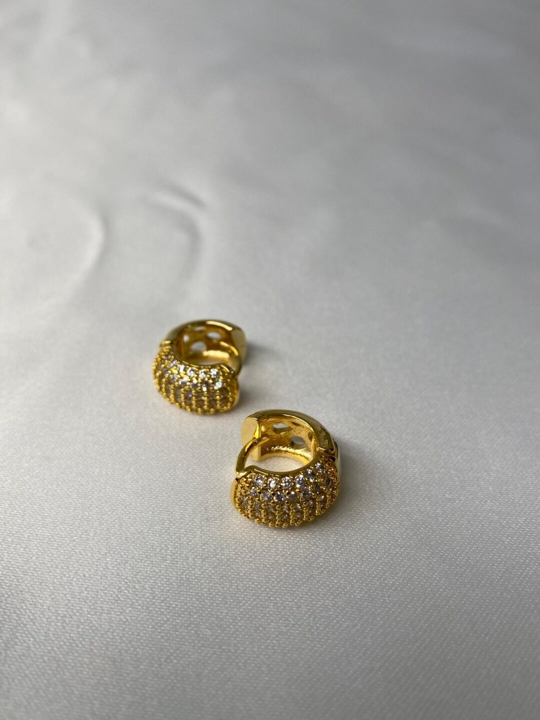 ARGOLA CRAVEJADA BANHO OURO 18K