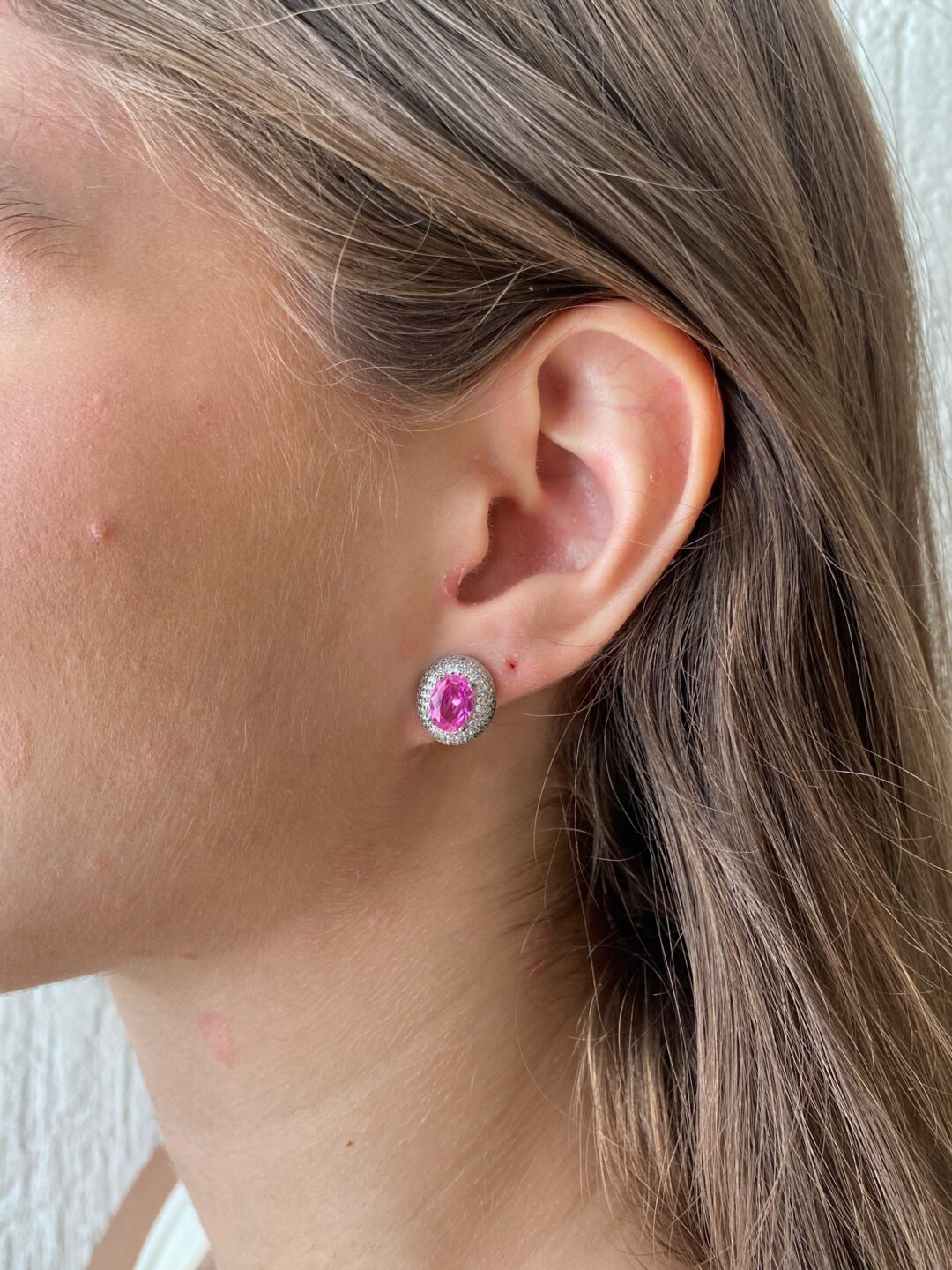 BRINCO CRAVEJADO SAFIRA PINK PRATA 925
