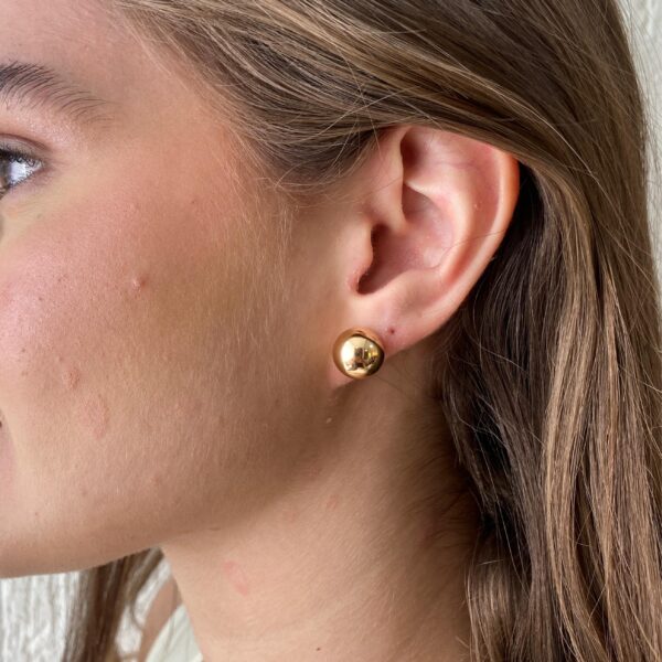 BRINCO LISO BOLA 12MM  BANHO OURO 18K